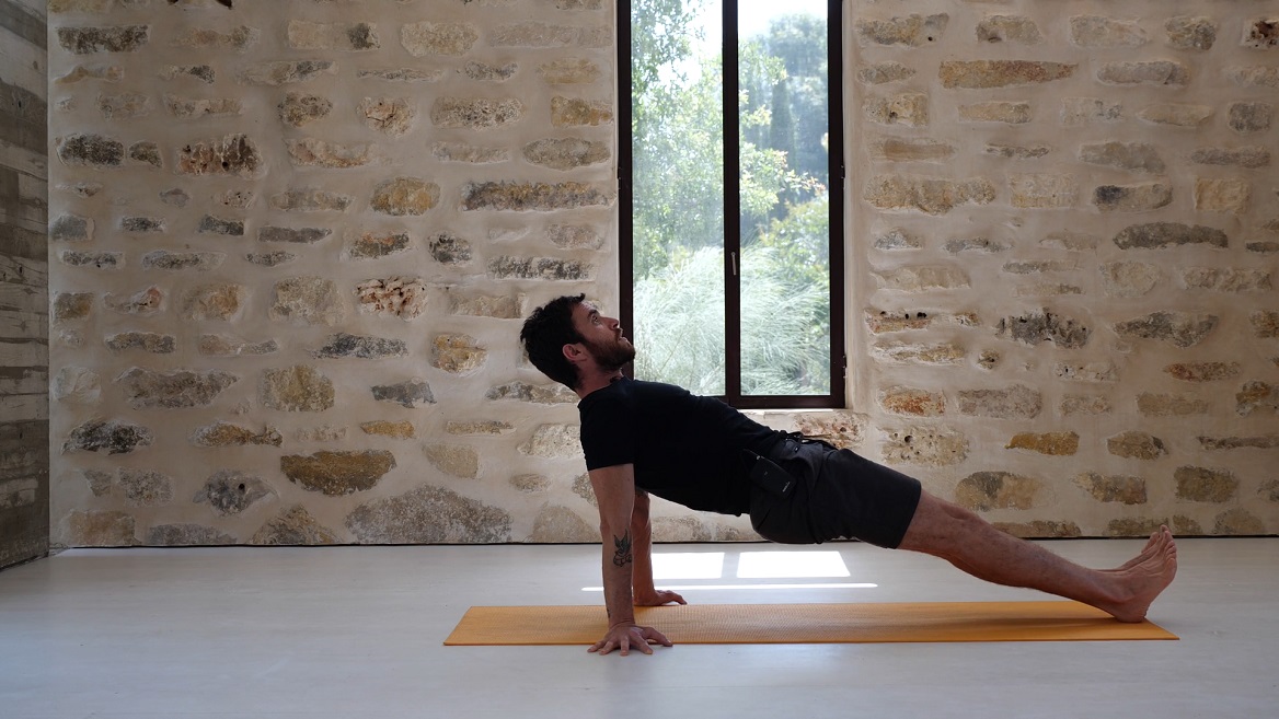 תרגול ממוקד ומחזק לחגורת הכתפיים